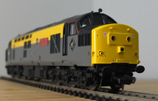 ViTrains 2026 OO gauge BR Class 37 diesel loco in BR Dutch Engineers livery