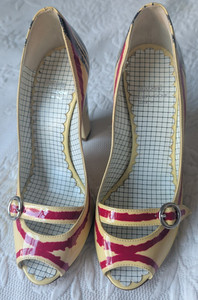 Gorgeous  Moschino Cheap and Chic Peep-toe patent leather Heels  37.5