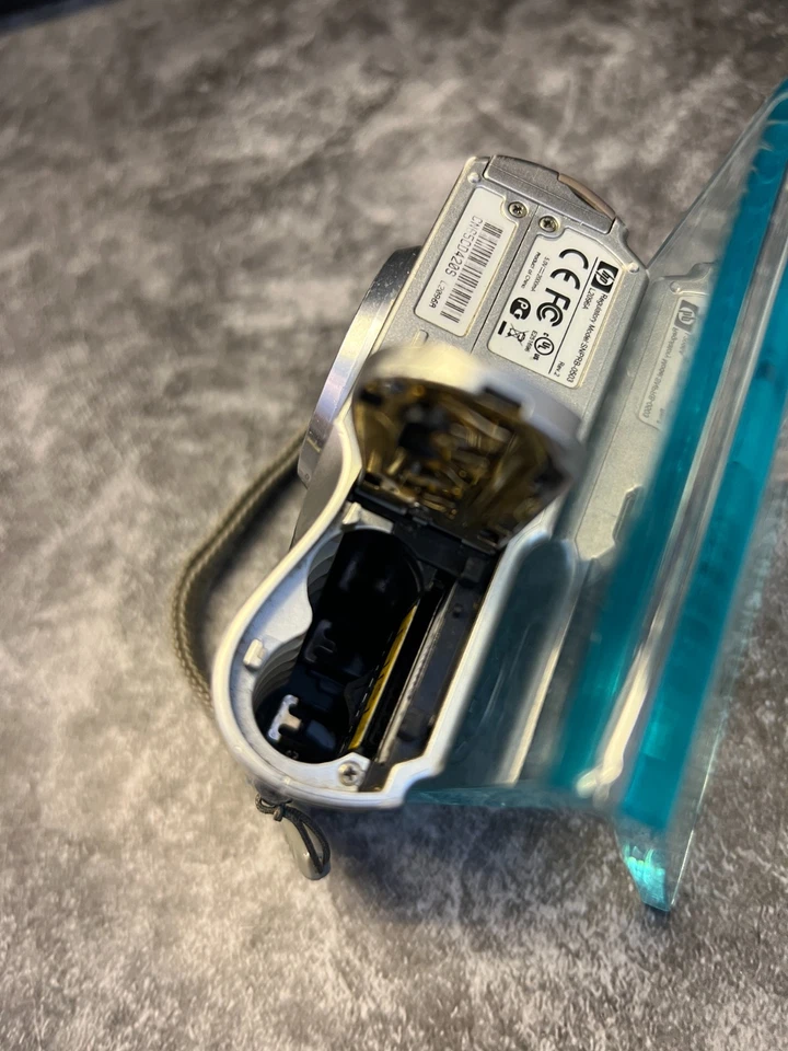 Vintage HP Photosmart M425 5.0MP Compact Digital Camera Silver Digicam Retro - Image 4 of 4