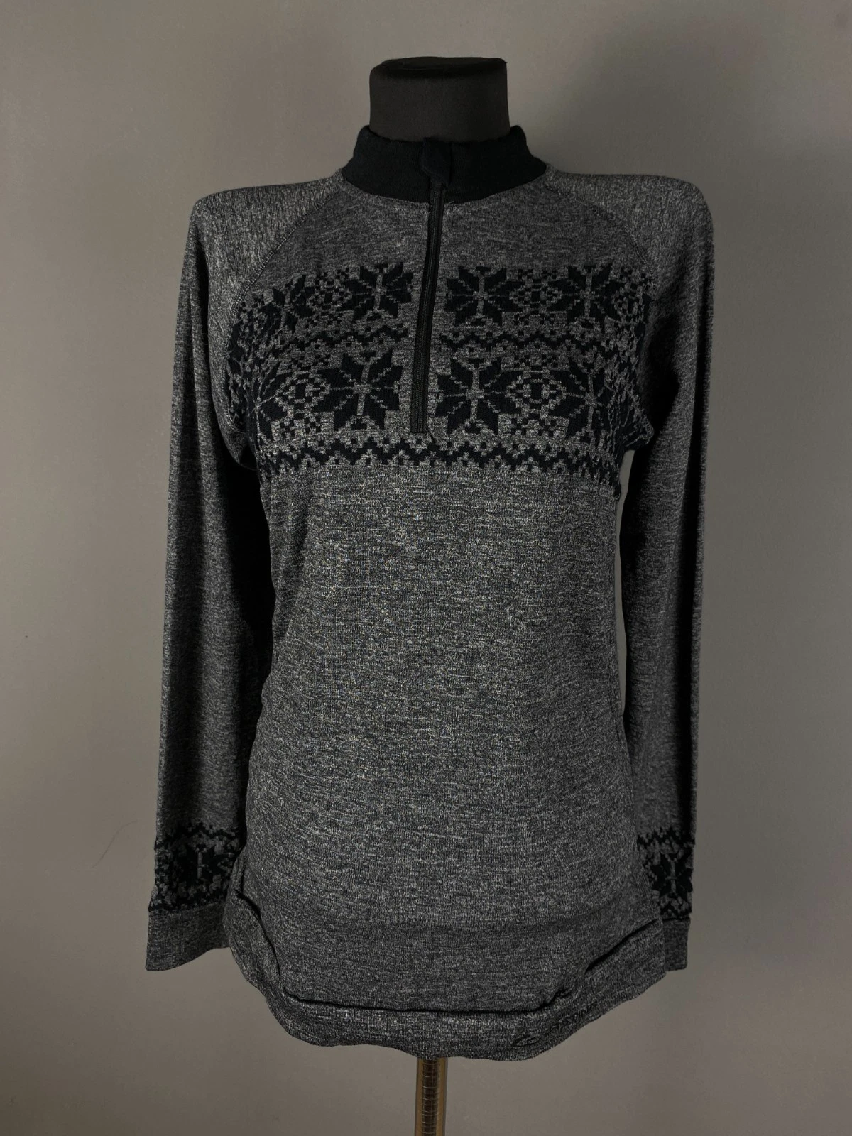 Lasting Fit Merino Wool Blend Half Zip Baselayer Top Snowflake Pattern M