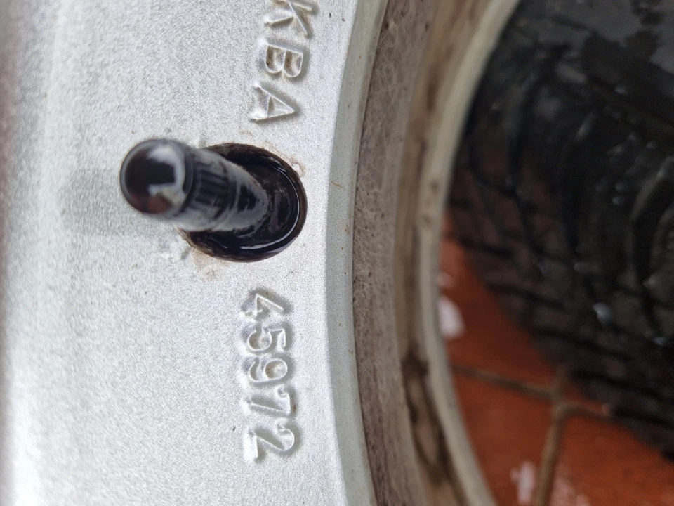 Winterreifen 195/ 65 R15 auf Alufelgen - Bild 2 von 4