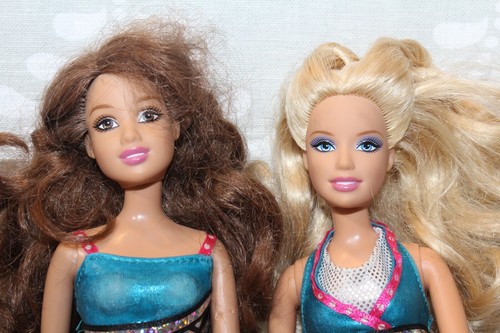 2005 Barbie & Teresa Pom Pom Divas Cheerleader Fly Girls Doll Set #K8392 - Bild 4 von 12