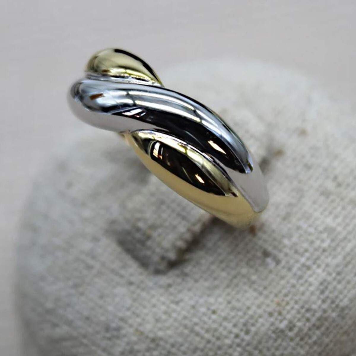 Bague plaqué or 750 femme avec anneaux entrelacés bicolores torsadés en taille 54