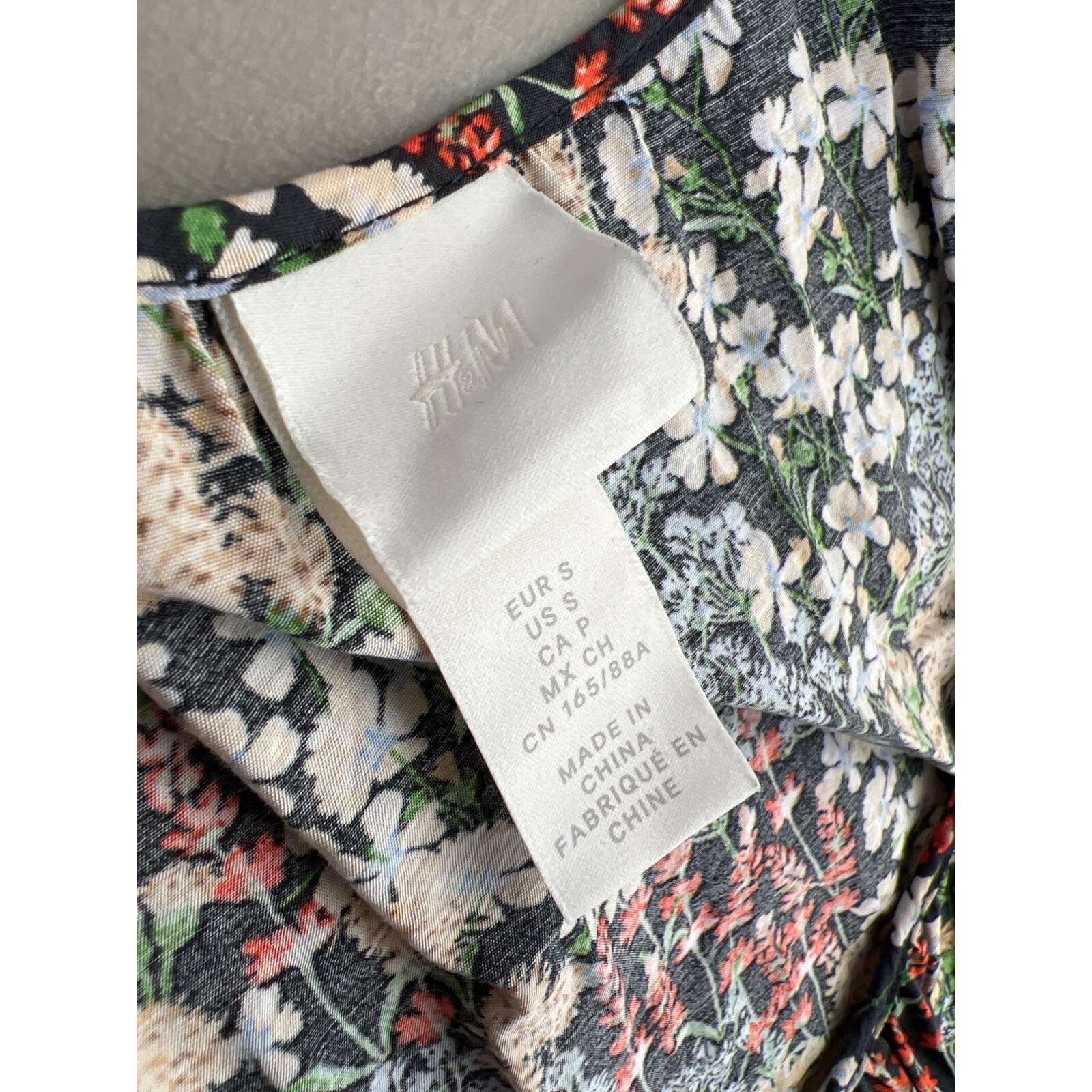 H&M Airy Ditsy Floral Print V-Neck Tunic Dress Wo… - image 3