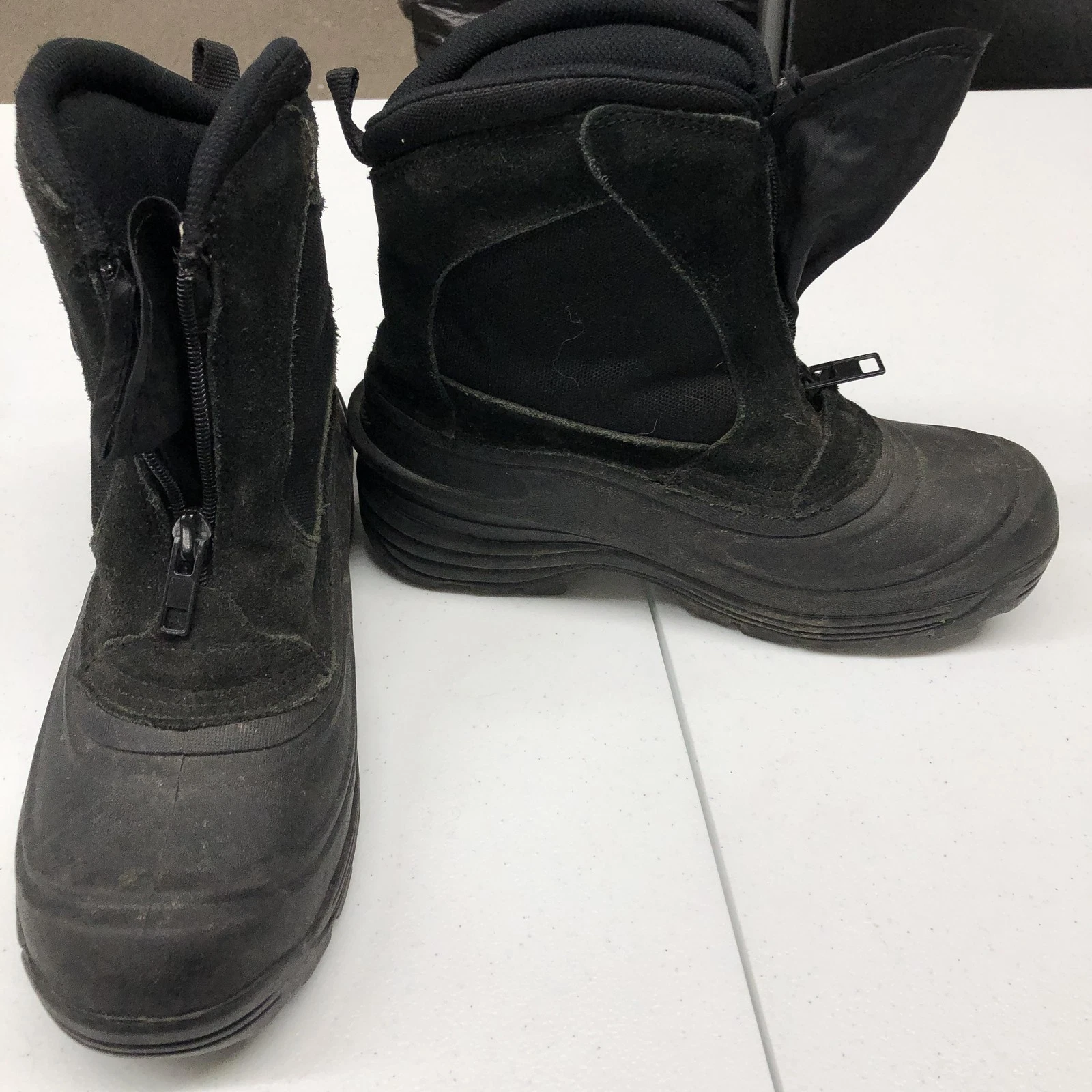 Ranger Snow Boots Mens Size 9 Black Front Zip Rubber Shell Winter Traction
Opens in a new window or