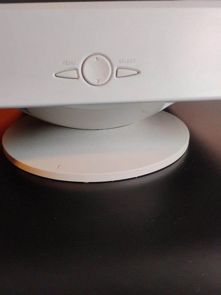 🔥Logisys CRT Monitor 17" Retro Vintage Clean Swivel Base LGX750 Powers On Great - Image 4 of 4