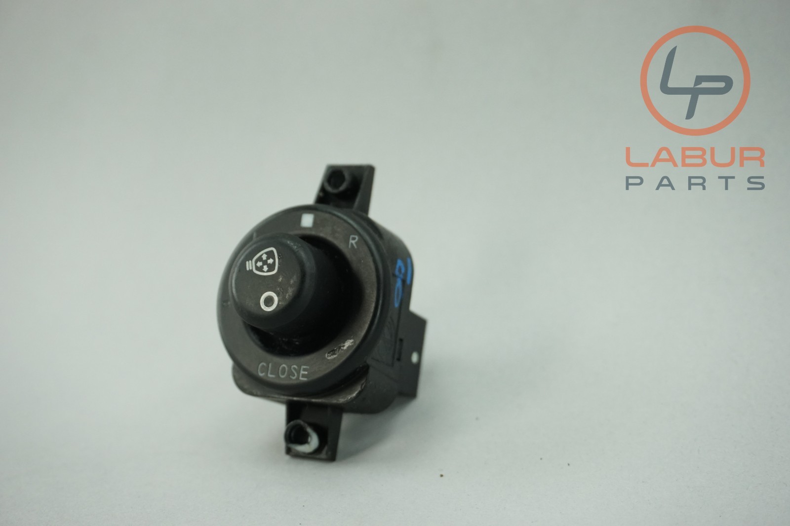 M139 03-13 Maserati Quattroporte Front Left Door Side Mirror Control Switch K190