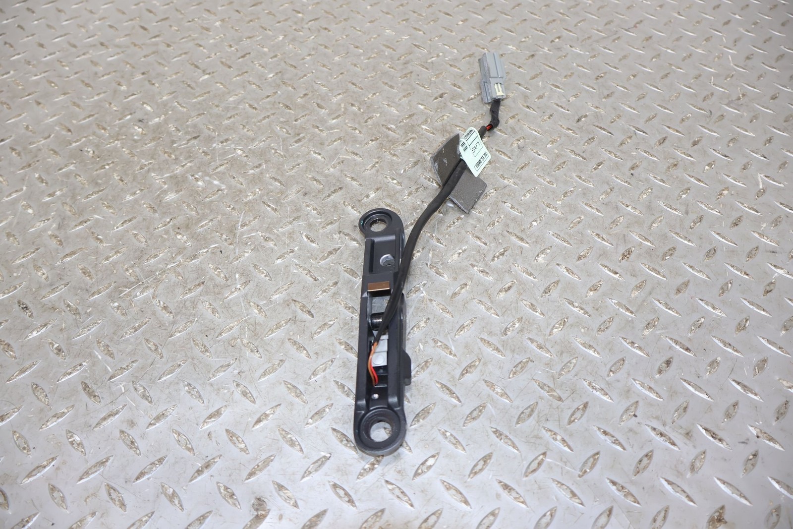 09 Aston Martin V8 Vantage Pair LH&RH Convertible Top Latches (Windshield Mount)
