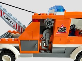LEGO City 7638 Tow Truck 2009 Retired Complete w/ Minifig Manual