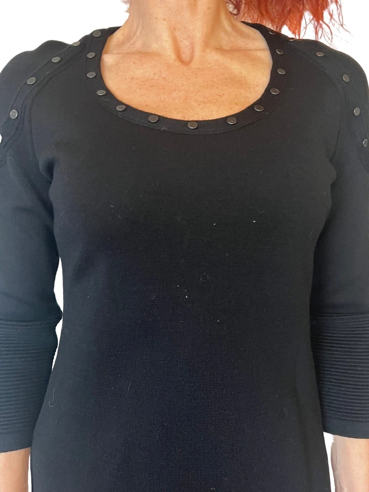 VESTIDO RECTO SUÉTER CON TACHUELAS MANGA 3/4 TEJIDO ACANALADO NEGRO CUELLO REDONDO ESCADA 36 6 Foto 4 de 4