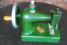 VTG Germany heavy metal toy child miniature SEWING MACHINE 1940
