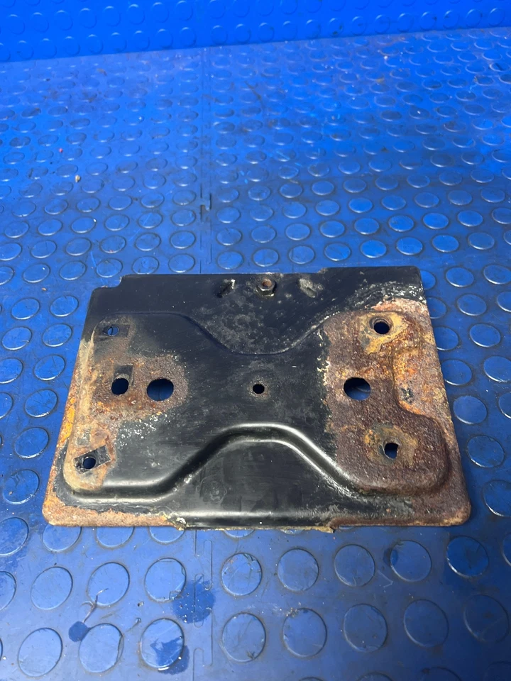 Bandeja de batería clásica Chevy Silverado 1999-2007 lado del conductor izquierda OEM 15891945 Foto 2 de 4