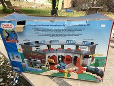 Thomas the Train Tidmouth Engine Shed Deluxe Wood Roundhouse Station