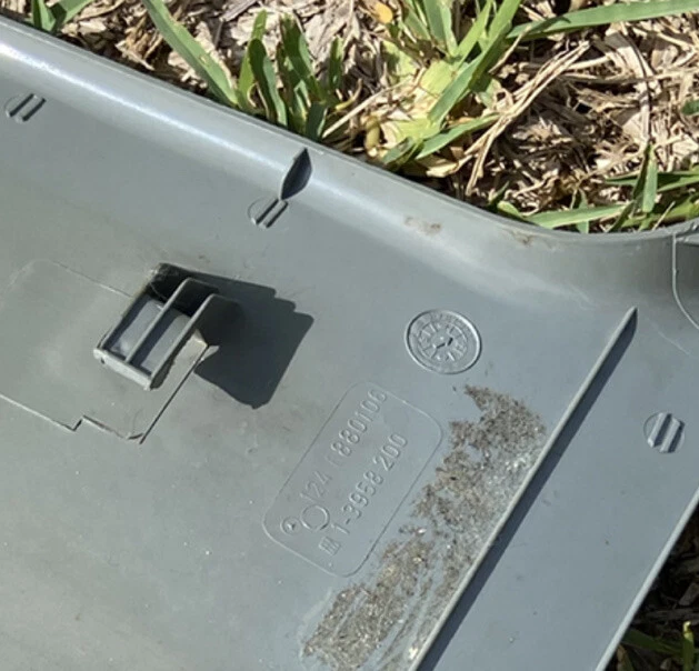 1246880106 灰色左球杆 KICK 面板 W124 300CE 300E 300TE 300D 300TD E320 — 第 4/4 张图片