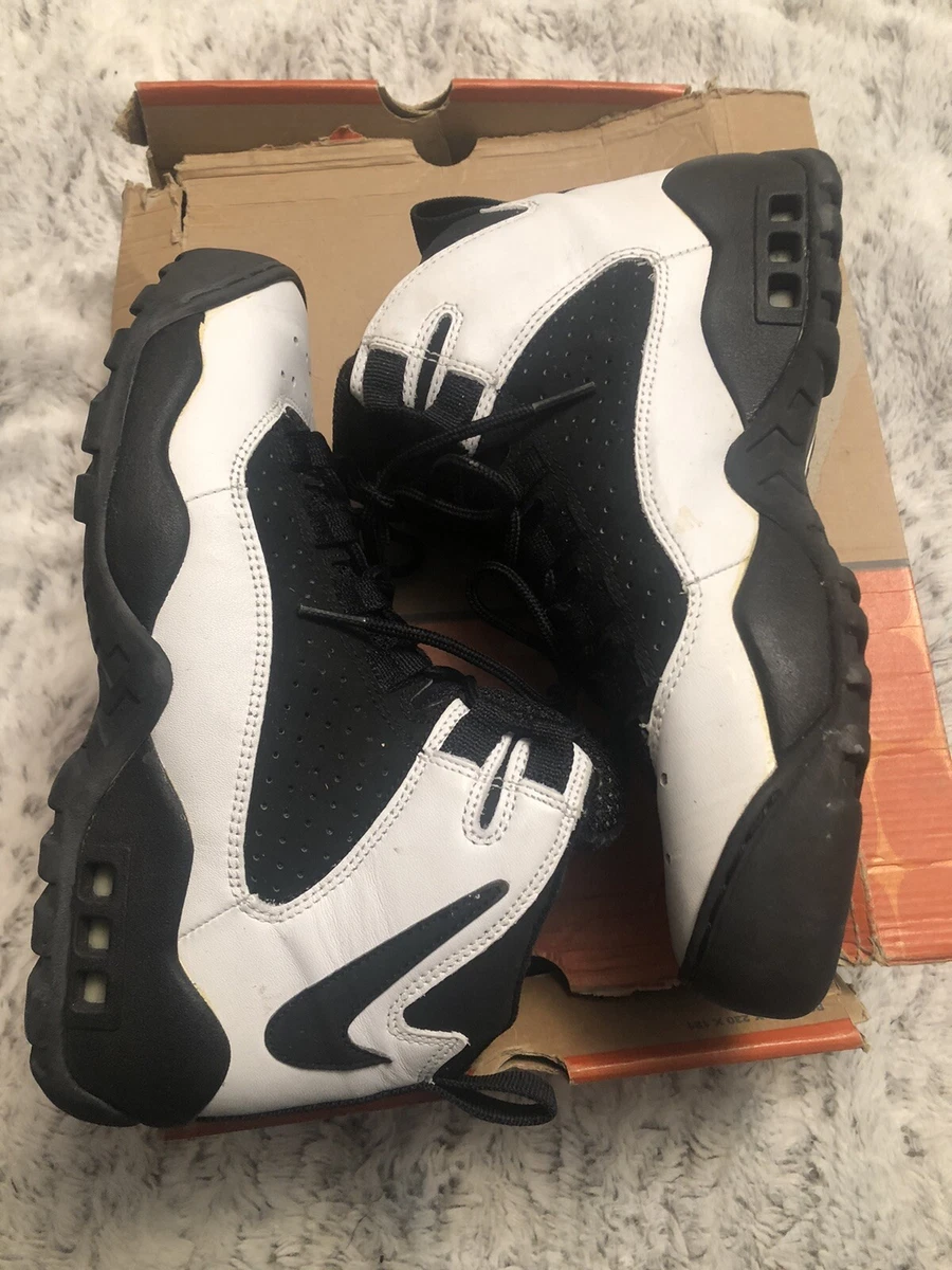 Nike darwin black white top