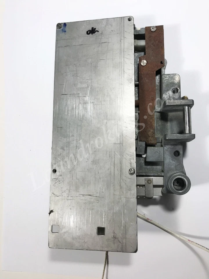 Y23002897 USED MAYTAG DOOR LOCK 208-240V 50-60HZ (TIMER MODEL 2 DOOR SWITCHES) - Image 4 of 4