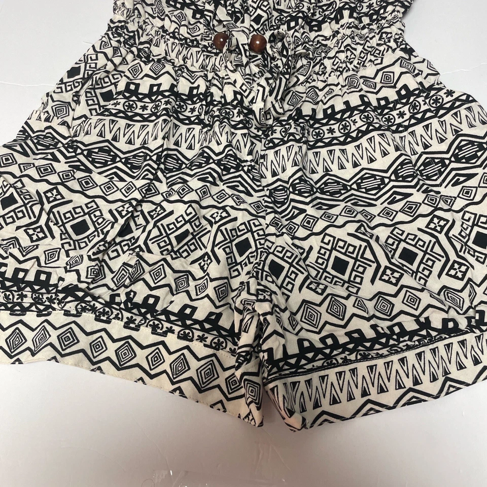 Romper feminino Nana USA. Sem alças. Estampa geométrica. Boho. Tamanho médio - Imagem 3 de 4