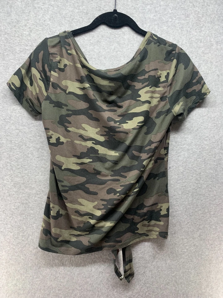 Top mujer Rue 21 camuflaje talla M   Foto 3 de 4
