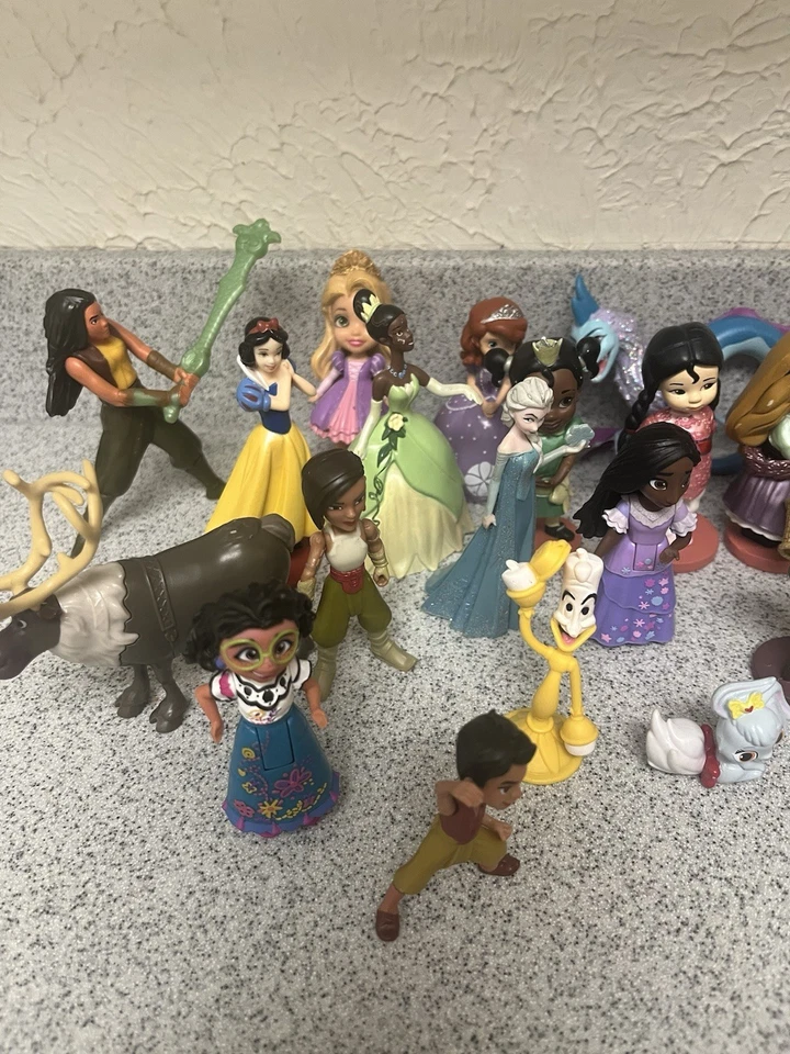 Gran Lote de Figuras Disney - Princesa, Frozen, Encanto, Mérida, Mulan, Sven 30+ piezas Foto 3 de 4