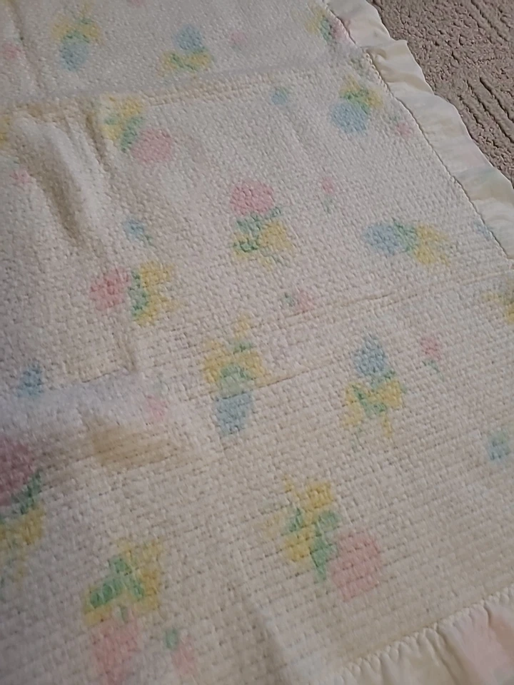 Manta térmica vintage Baby Morgan Gordon tejido gofre blanca con rosas sin etiqueta Foto 3 de 4