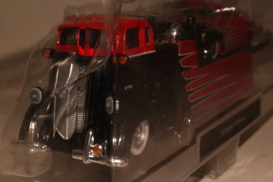 Maisto Adventure Wheels, COE Flatbed/ 1950 Mercury Convertible, 1:64 - Image 3 of 4
