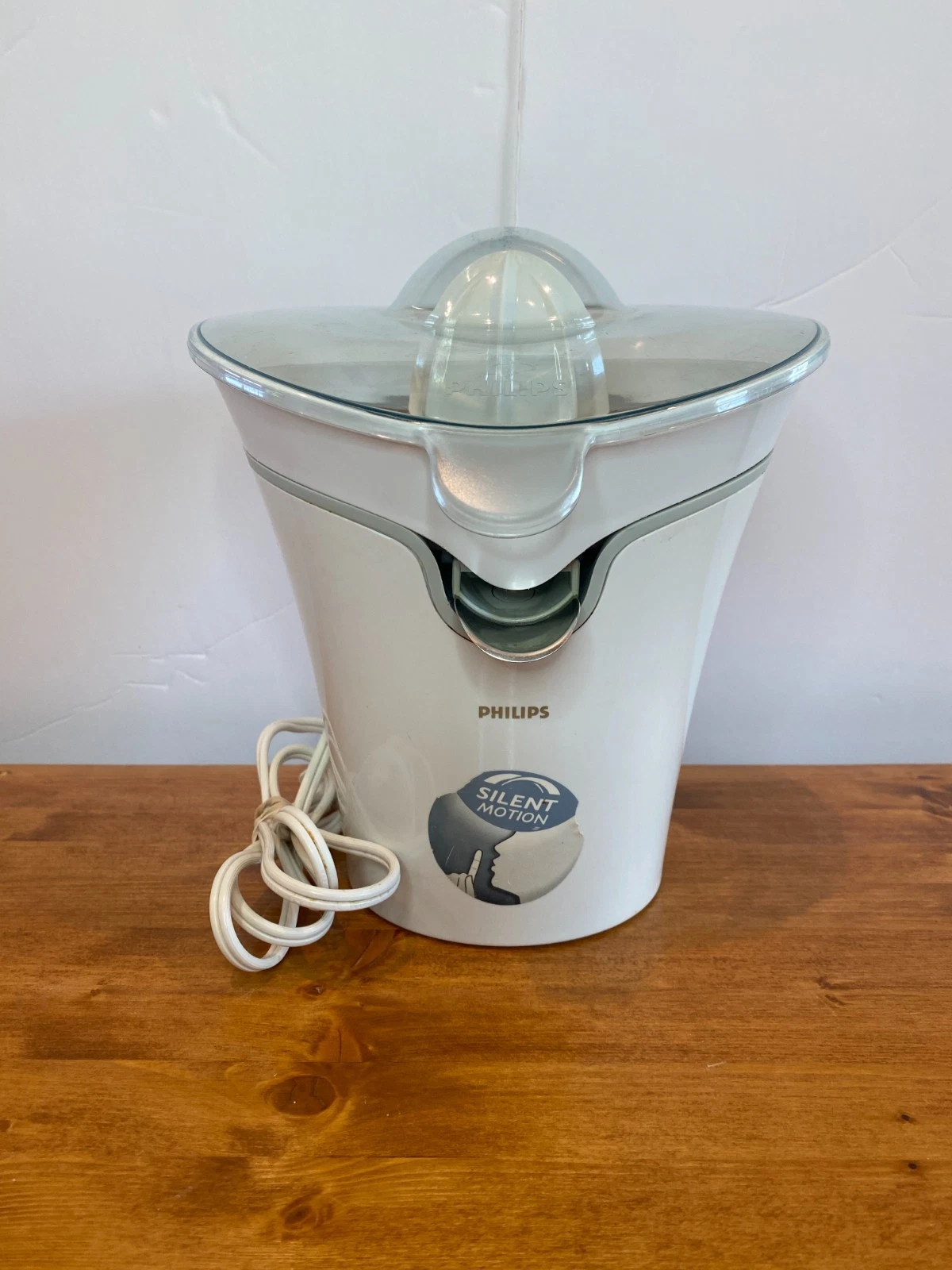 Philips Avance Collection White Silent Motion Citrus Press Juicer HR2752
Opens in a new window or ta