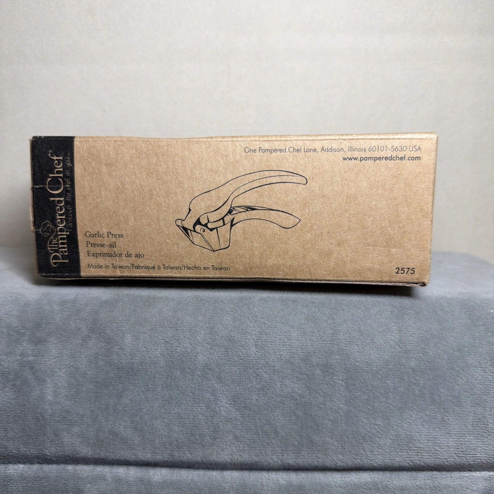 Pampered Chef Garlic Press #2576 With Cleaning Tool New In Box