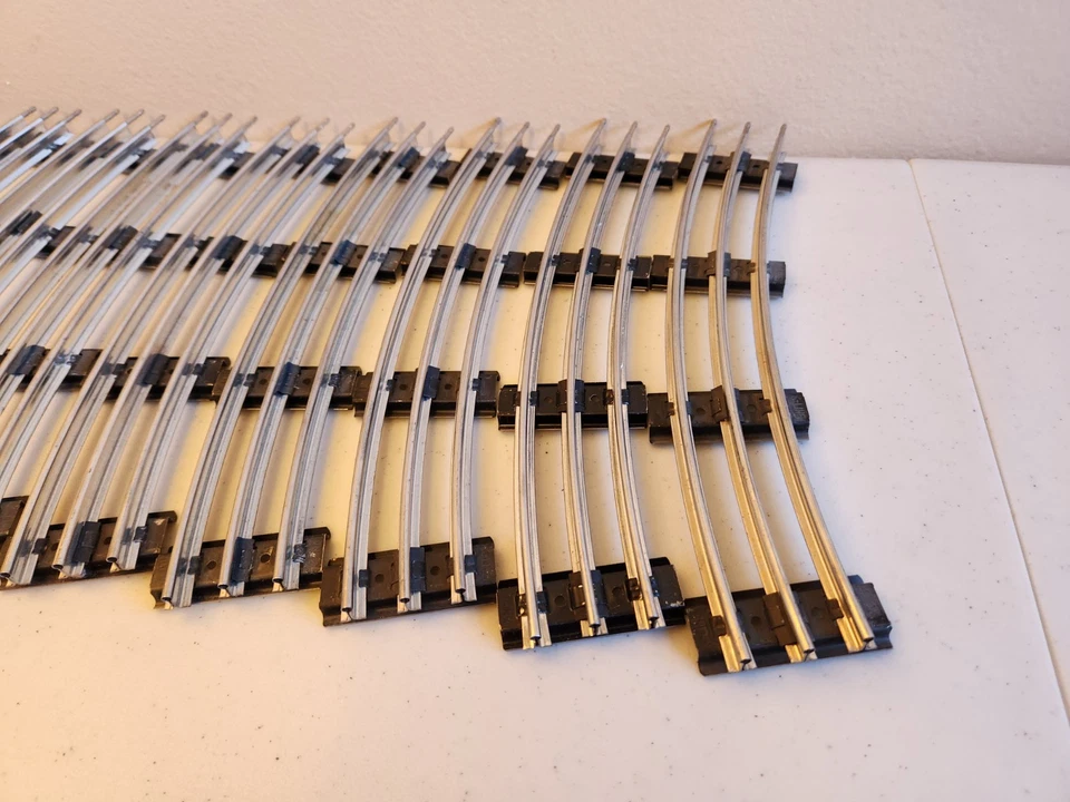 12 Sections 42" diameter K-Line O Gauge Curved Track - Image 2 of 4