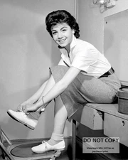 ACTRESS ANNETTE FUNICELLO - 8X10 PUBLICITY PHOTO (DD-832)