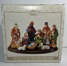 Nativity Set Wood Base 11 Piece Christmas Crown Accents Excellent Condition