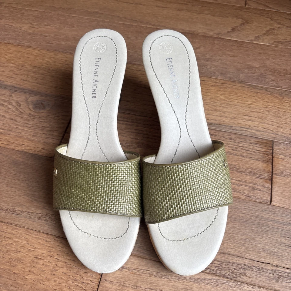 Sandalias de mula con cuña de corcho ETIENNE AIGNER, verdes talla 8 usadas en excelente estado Foto 2 de 4