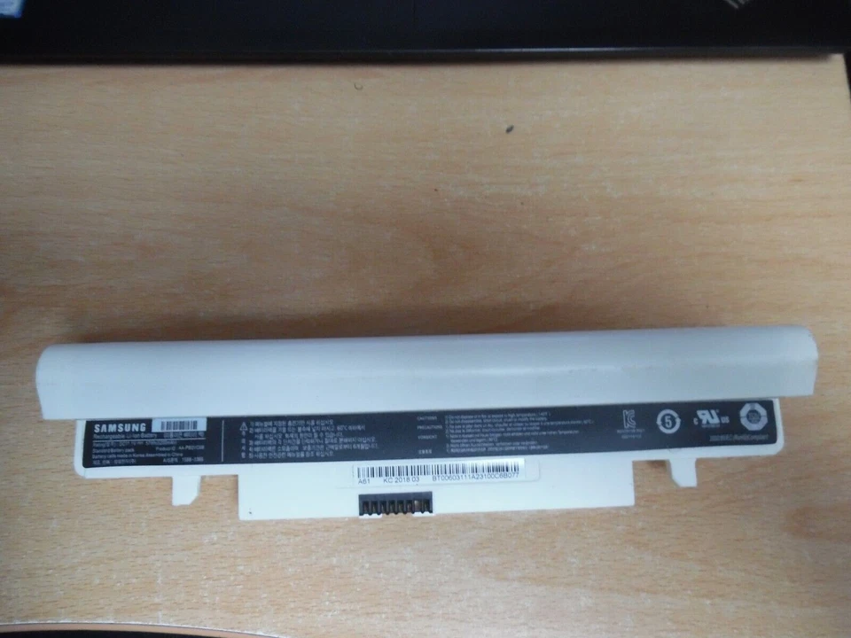 Samsung AA-PB2VC6B 11.1-V 4400mAh Rechargeable Li-Ion Laptop Battery - For Parts - Image 3 of 3