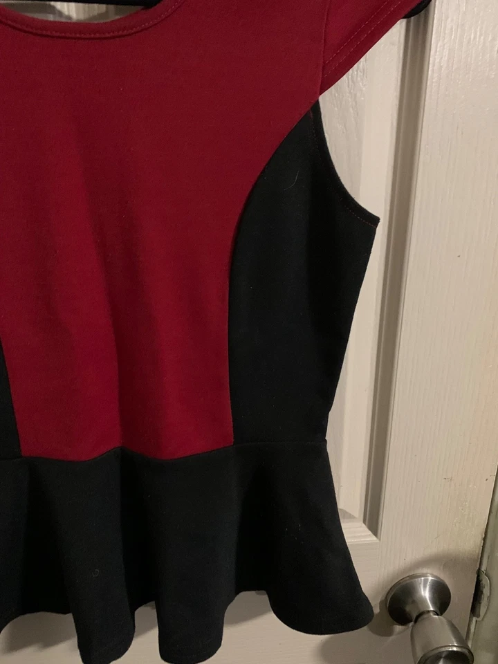 VALLEYGIRL POLYESTER SPANDEX BLACK RED CAP SLEEVE TOP SIZE S - image 3 of 4
