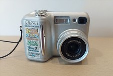 Nikon Coolpix 885 3.2MP Digital Camera - Silver. 3x Optical Zoom