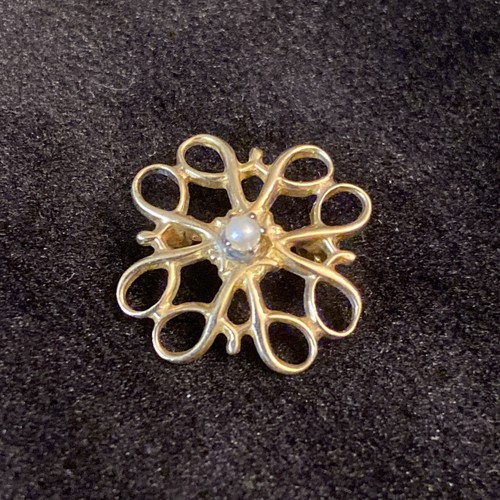 10K Yellow Gold Pearl Filigree Signed R Pretty Quatrefoil Brooch Pin
