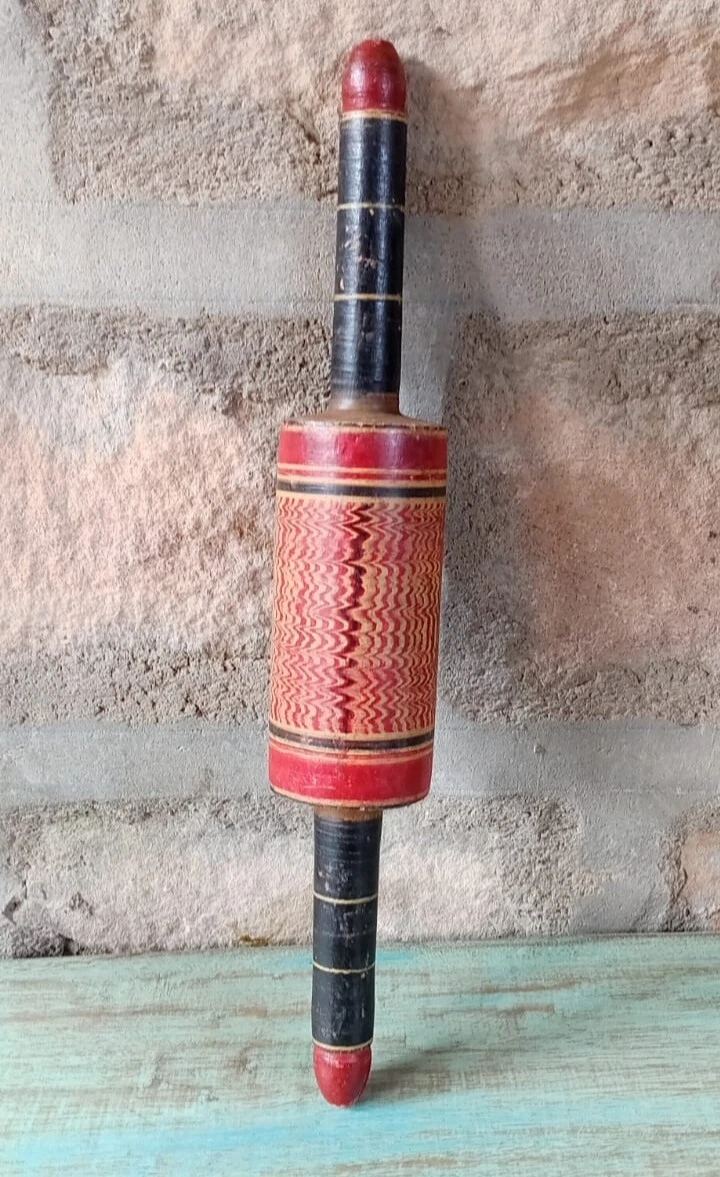 Vintage Old Lacquered Swirl Design Tortilla Bread Bakers Wooden Rolling pin.