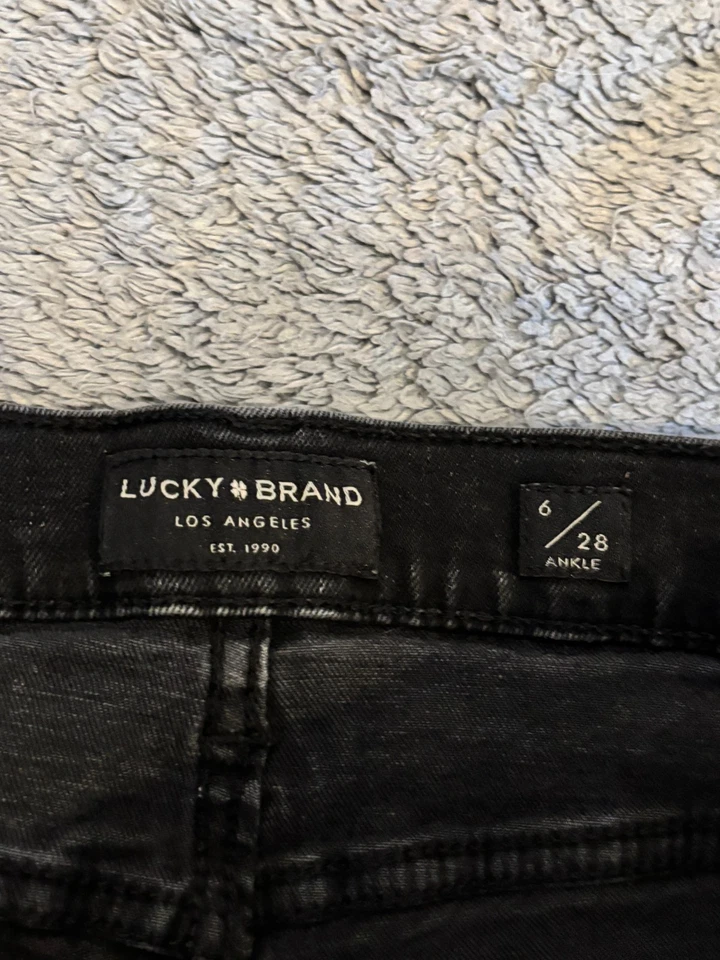 Jeans Lucky Brand para mujer 6/28 Bridgette tiro alto ajustados al tobillo denim negro Foto 2 de 4