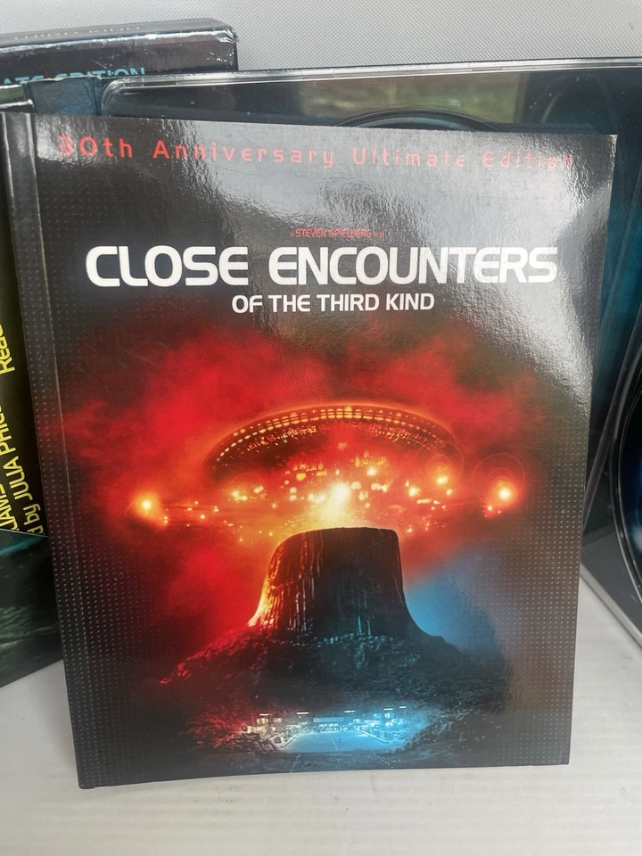 Close Encounters 30th Anniversary Ultimate BLU RAY COMPLETE  WITH BOOK & POSTER - Image 4 of 4