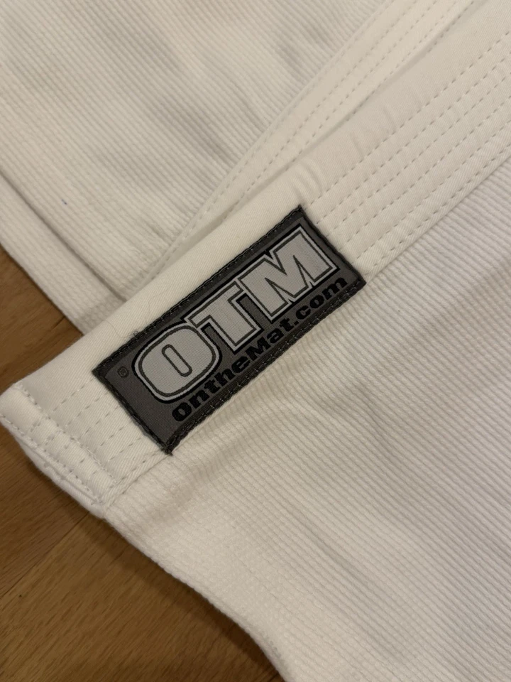 A6 UFC Gimnasio Jiu Jitsu Gi Kimono Bata Blanca Artes Marciales Foto 4 de 4