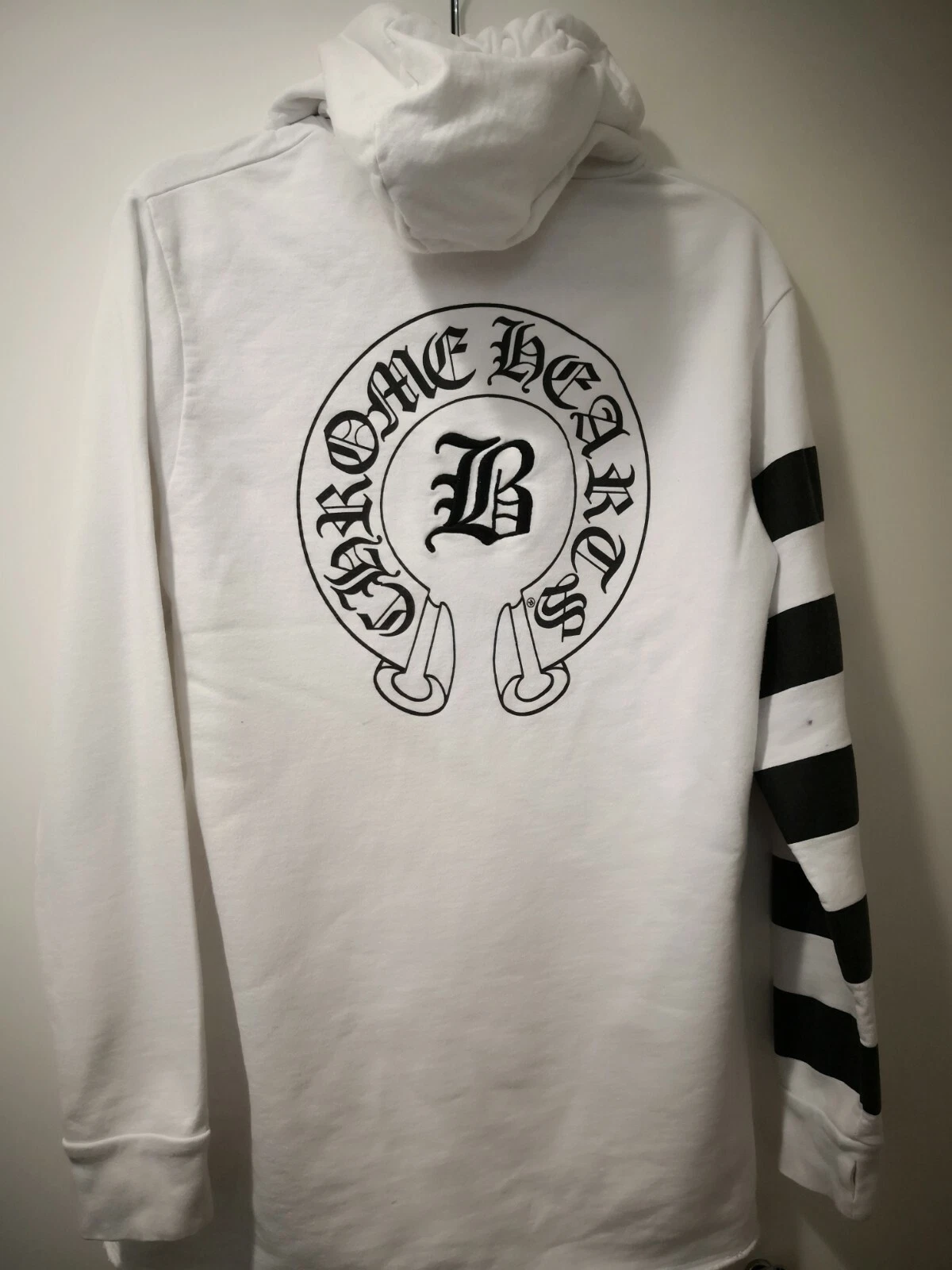 CHROME HEARTS FELPA CON CAPPUCCIO IN COTONE BIANCO CROMATO CUORI COLLABORAZIONE HADID STAMPA E RIGHE LOGO S