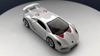 CUSTOM Lamborghini Sesto Elemento       Chrome Real Riders       Hot Wheels