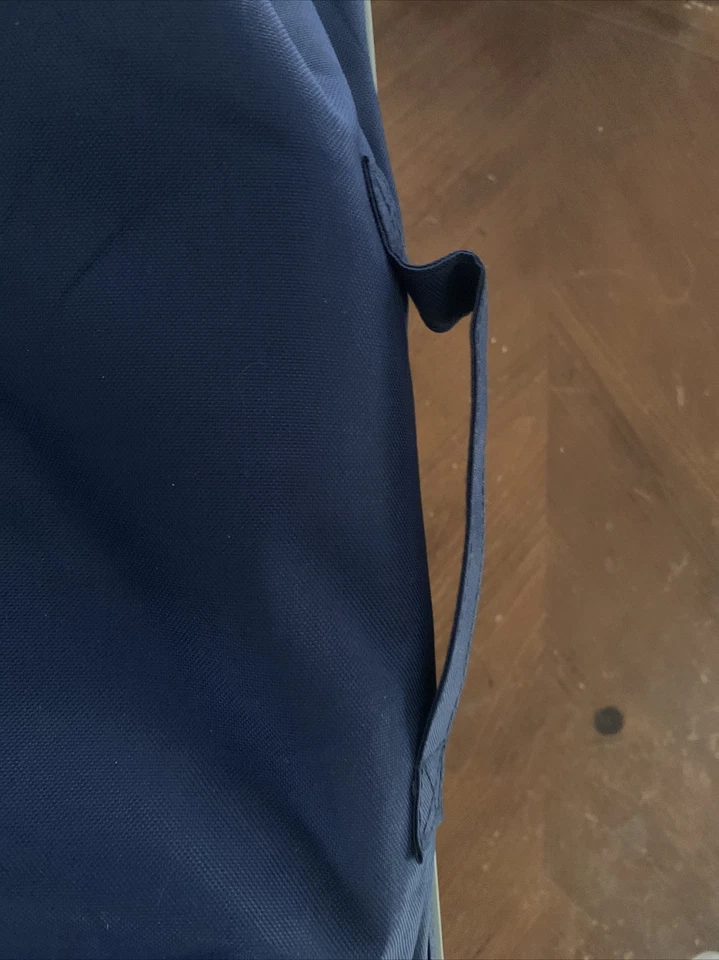 Escritorio de viaje Pottery Barn para niños dinosaurio regazo Foto 3 de 4