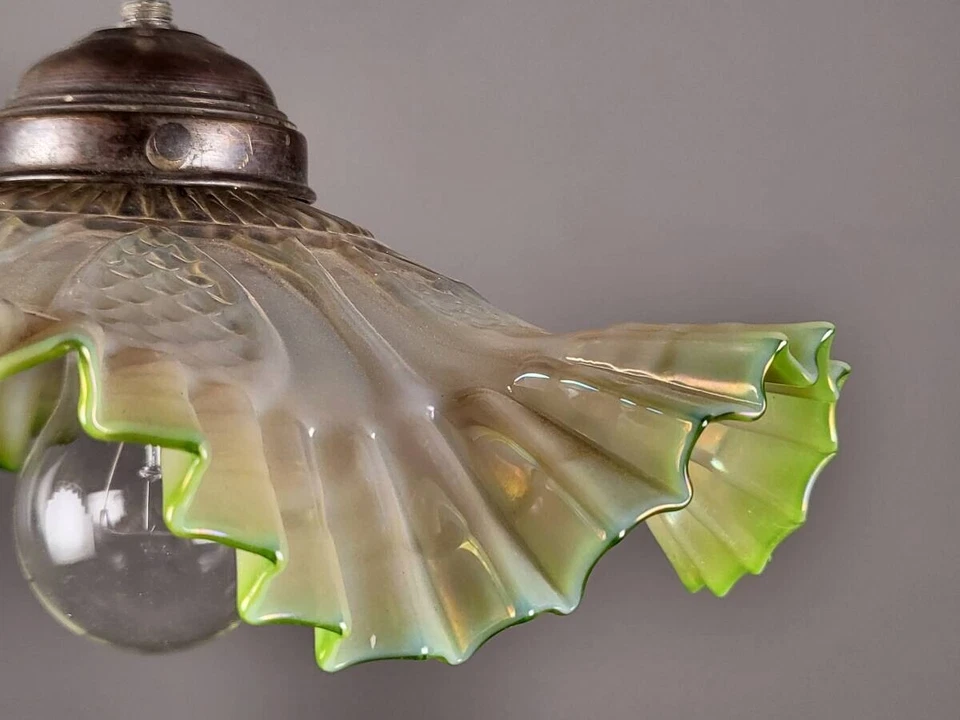Lámpara colgante francesa antigua de los años 20 de vidrio verde opalescente Foto 2 de 4