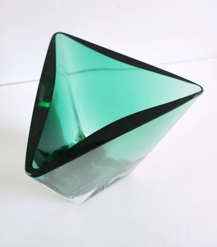 Vintage Krosno Poland Green Triangular Abstract Hand Blown Art Glass Vase 8 1/2" - Picture 11 of 14