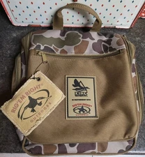 Rig Em Right Delta WaterFowl Bag Camo Canvas Hang Toiletry Travel Shower NEW