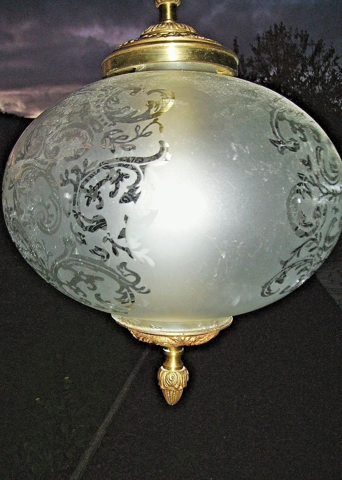 LUSTRE SUSPENSION ART DÉCO-GLOBE VERRE DÉPOLI GRAVÉ-STYLISÉ+BRONZE DORÉ ? LAITON - Photo 2/4