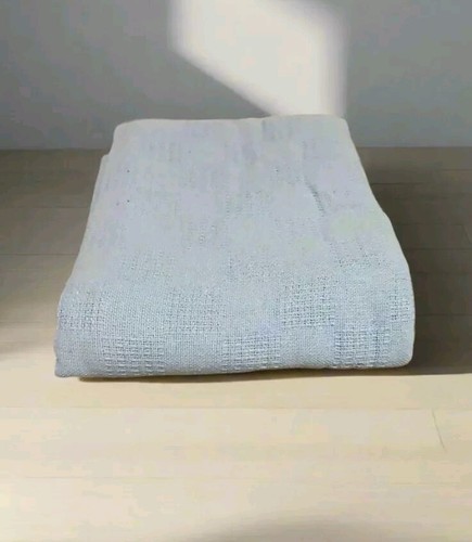 Hospital Style Thermal 100% Cotton Blanket White - Picture 2 of 3