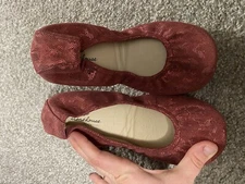 The Storehouse flats Women’s size 7 sparkly red ruby slippers