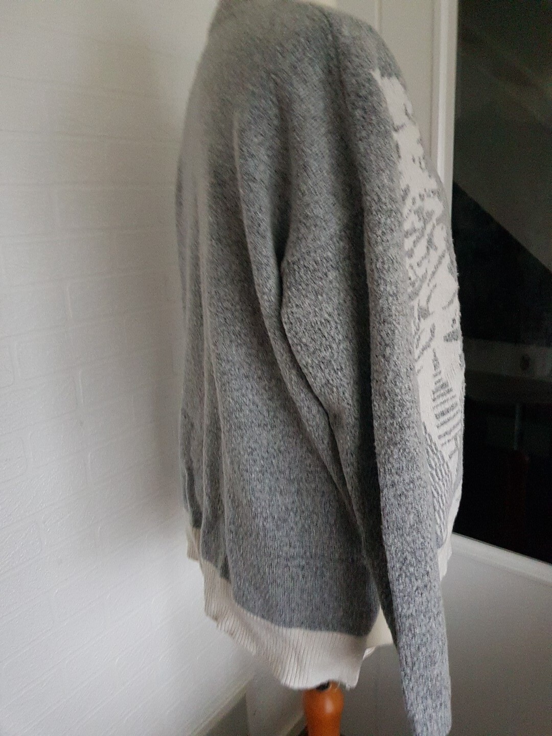 Ladies Christmas Jumper Size 18 Grey & Cream winter village scene