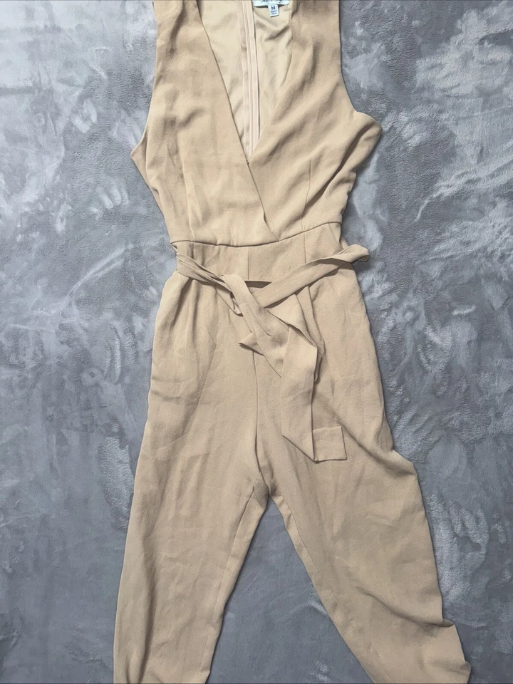 Mono Para Mujer M Bronceado Cinturón Sin Mangas Resort Wear Minimalista Elegante Tranquilo Lujo Foto 2 de 4